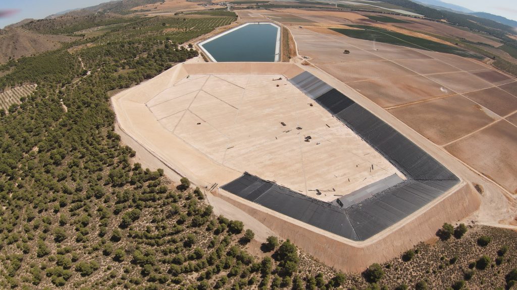 Water redotation facilities and irrigation pond at Cancarix Irrigation Community, Spain. Author: Sotrafa (https://sotrafageo.com/en/solution-to-the-great-water-deficit-with-alvatech-geomembrane/)